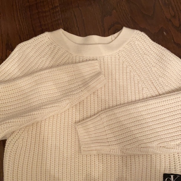 Calvin Klein knit sweater in a creamy white! Size women’s medium - Picture 4 of 5